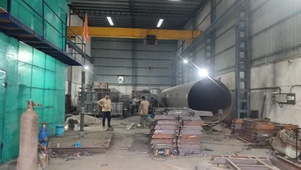 Fabrication floor and cylindrical vessel